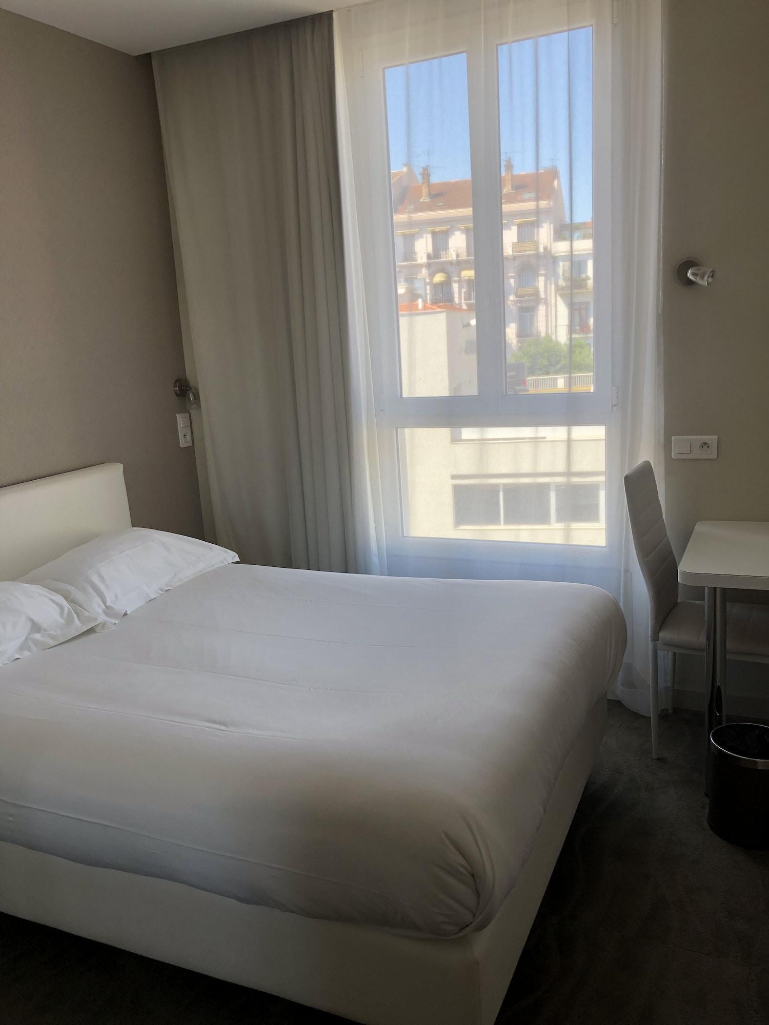 Hotel Ligure Кан Екстериор снимка